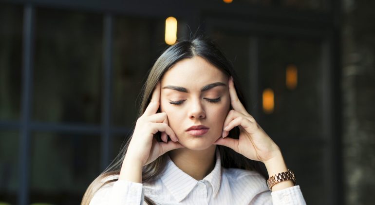 tired-businesswoman-cafe tired-businesswoman-cafe